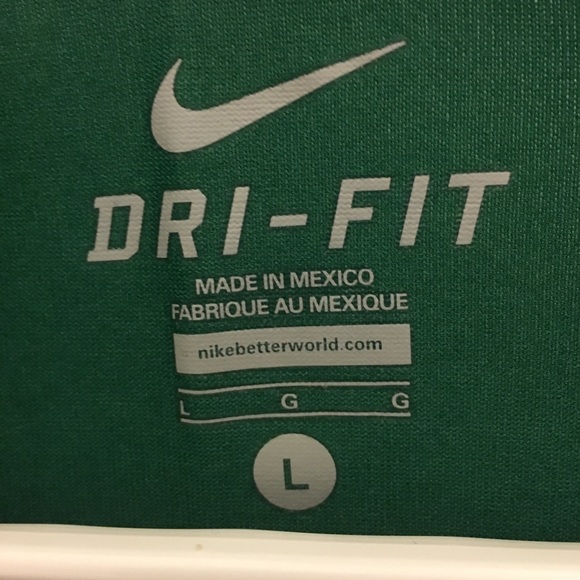 Men’s Nike tee - Picture 3 of 4